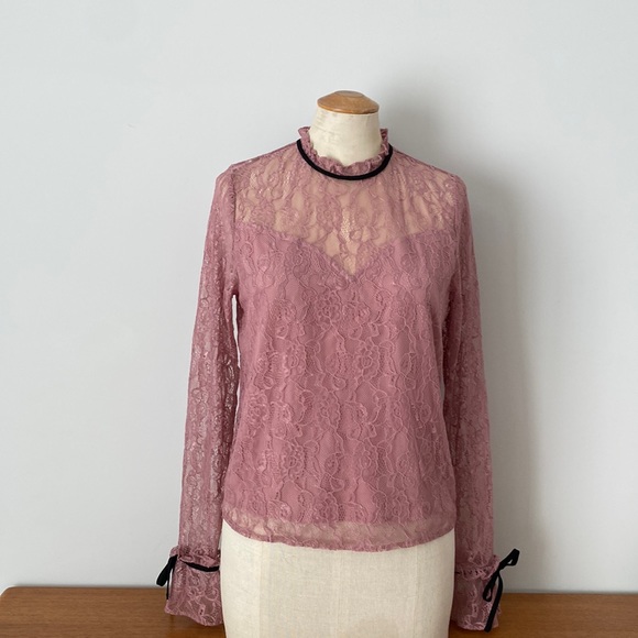 After Market rose coloured long sleeved lace blouse. Elastic at wrists. Size S - Picture 2 of 11